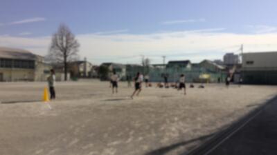 生徒が走る様子